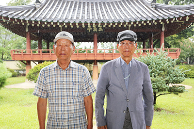 자료를 기증한 탁와종회 기증자들의 기념사진